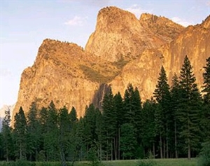 Vacation in Sierra Nevada Foothills near Yosemite - California